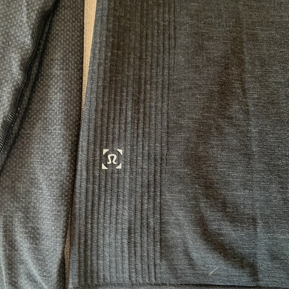 Men's lululemon long sleeve - Picture 4 of 4